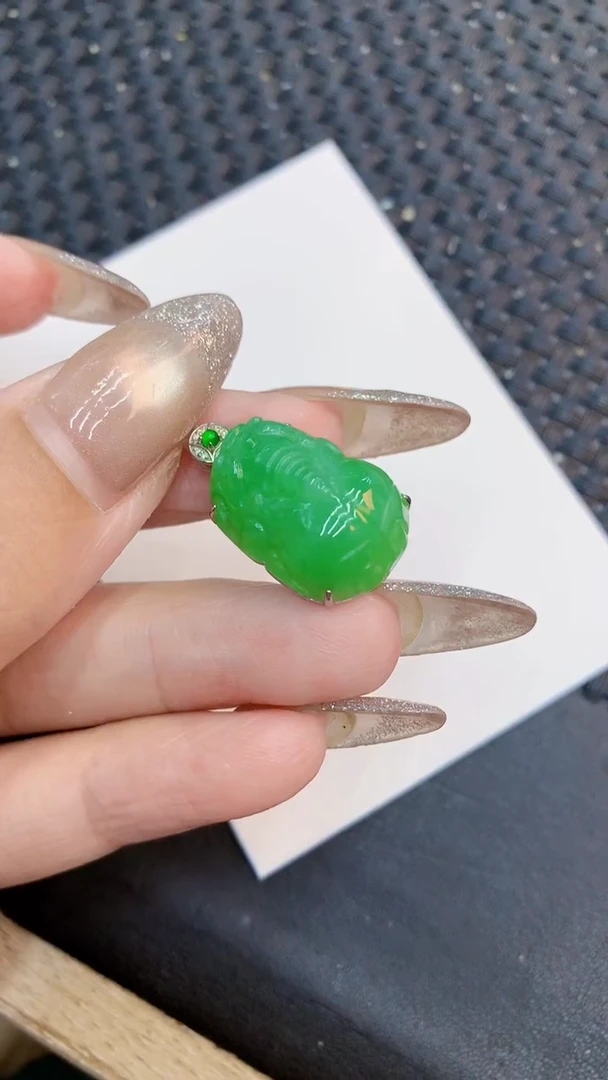 颈饰18K金镶嵌翡翠1