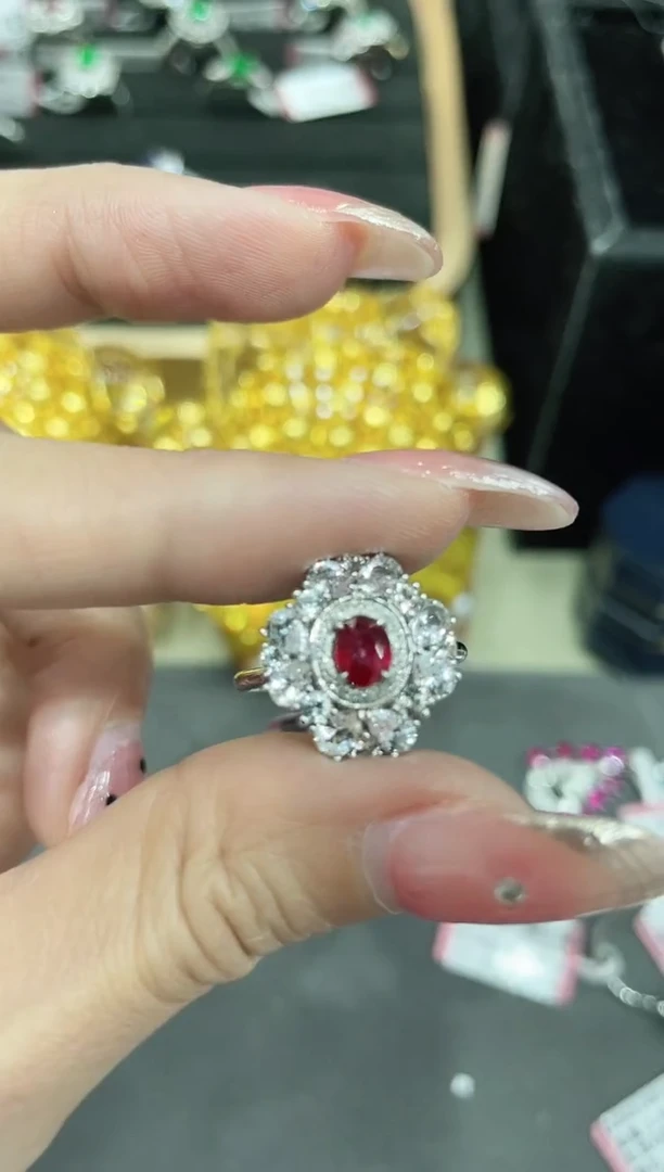 戒指18K金镶嵌红宝石戒指