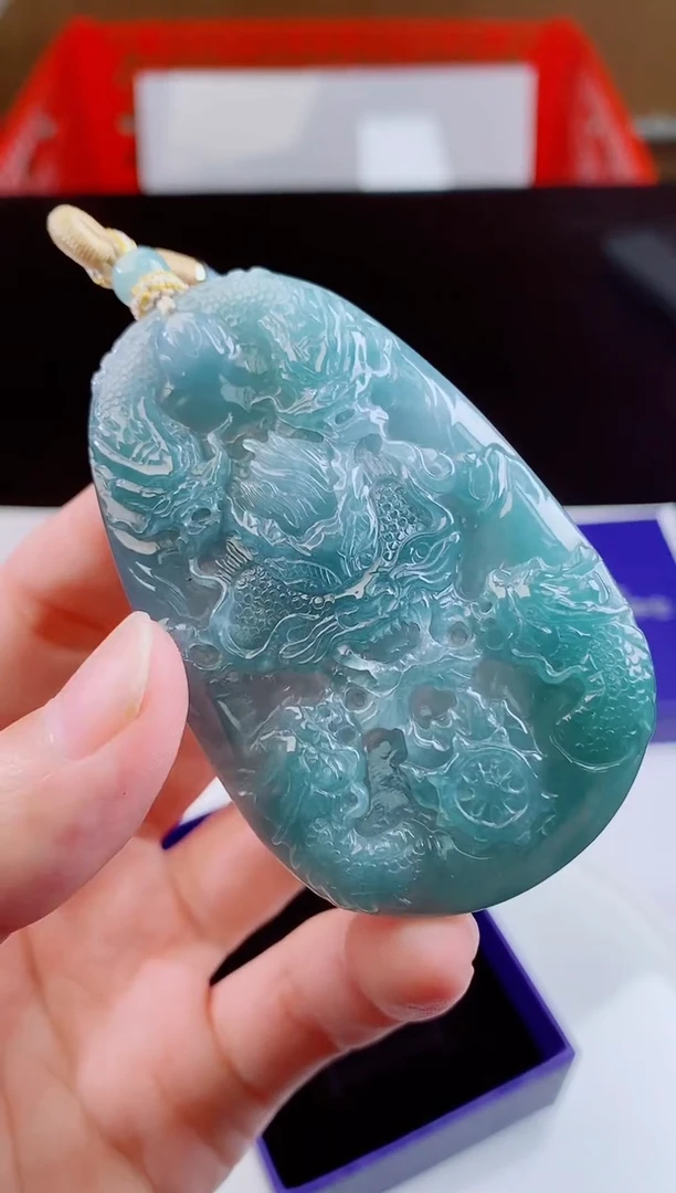 颈饰未镶嵌翡翠   ·