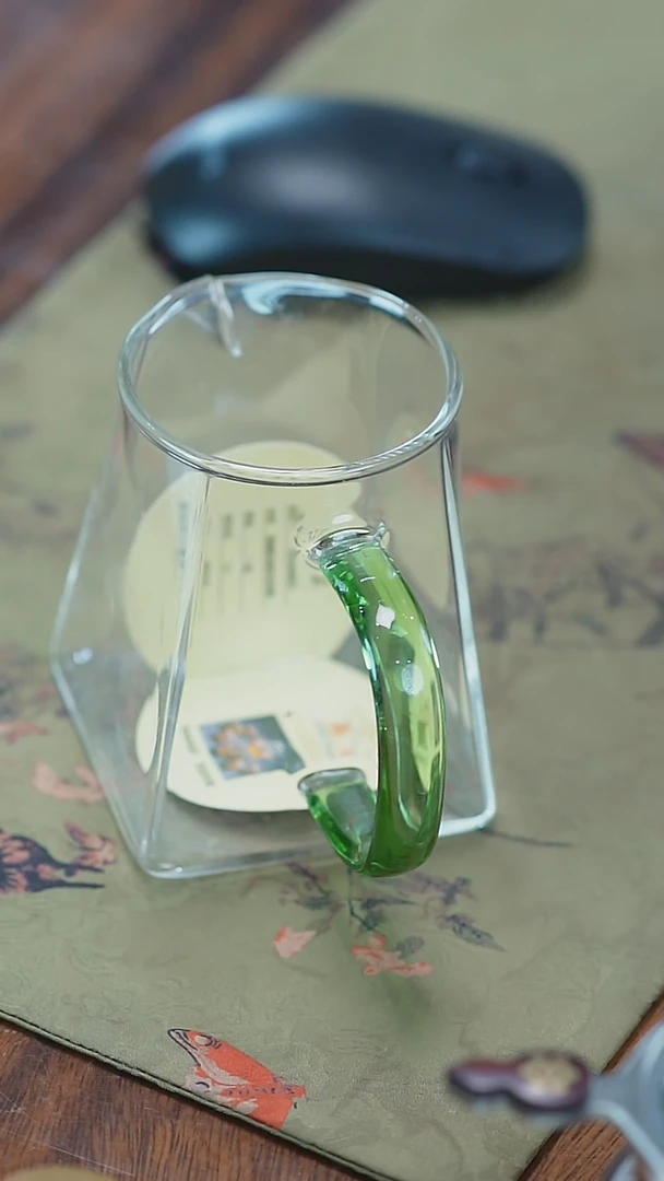 【闪购商品】绿色手把公杯.........