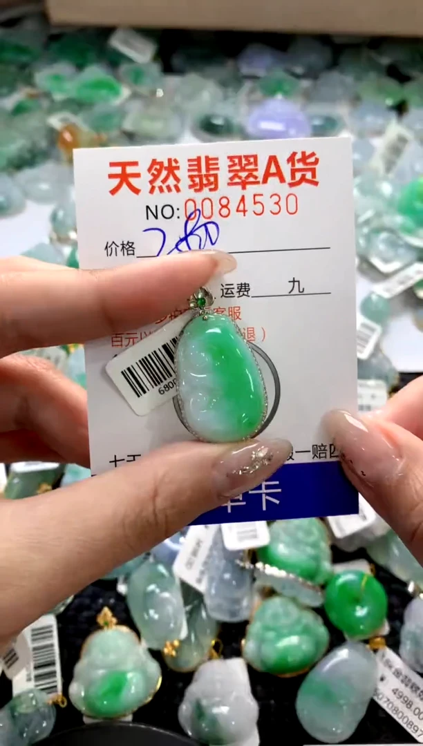 颈饰18K金镶嵌翡翠1111111111111111