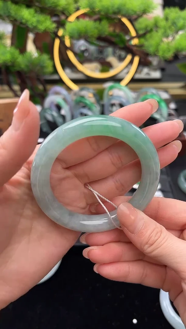 未镶嵌手镯翡翠手镯