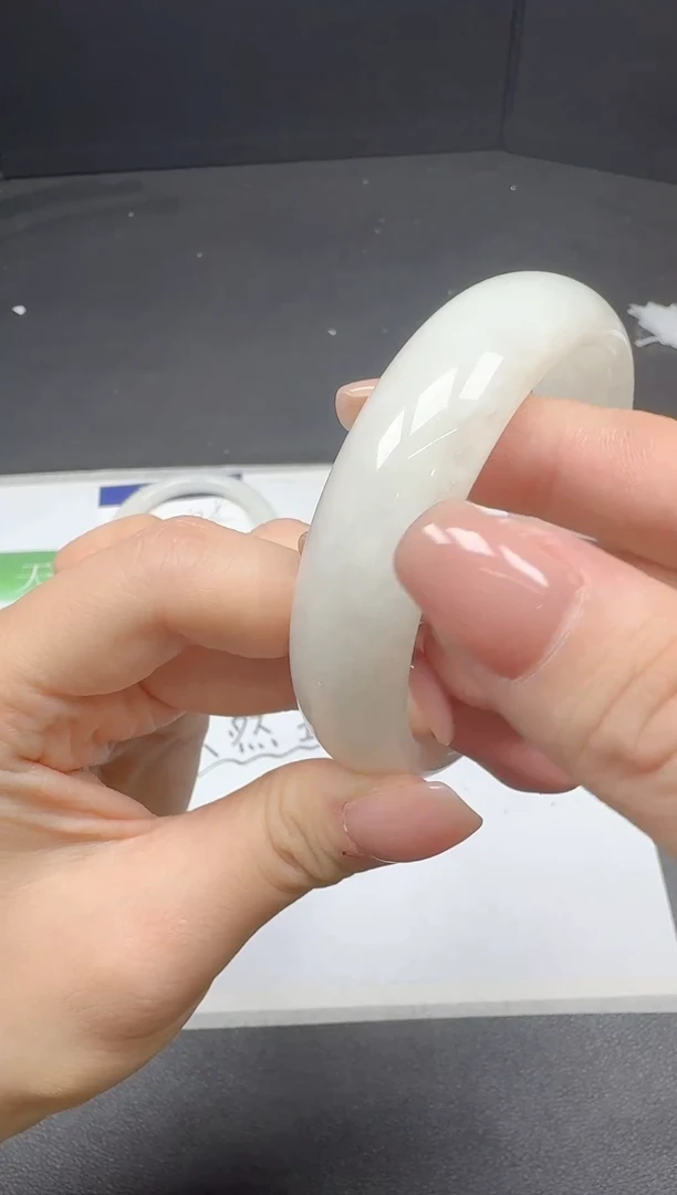 未镶嵌手镯和田玉0129-556微瑕