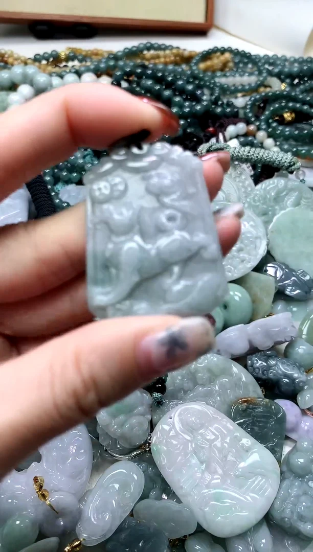 未镶嵌挂件翡翠1