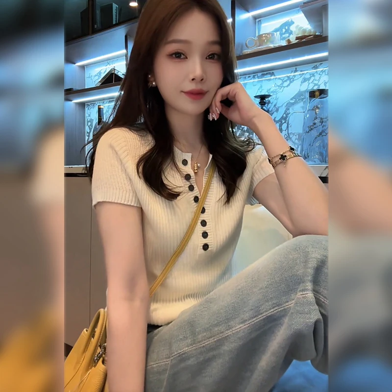 时尚简约纽扣设计感套头短袖针织衫女装2025夏季新款显瘦通勤上衣