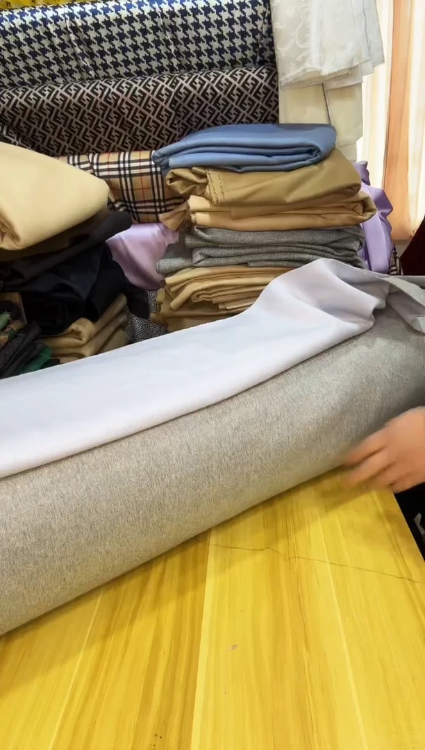 浅灰色和灰白色             3米