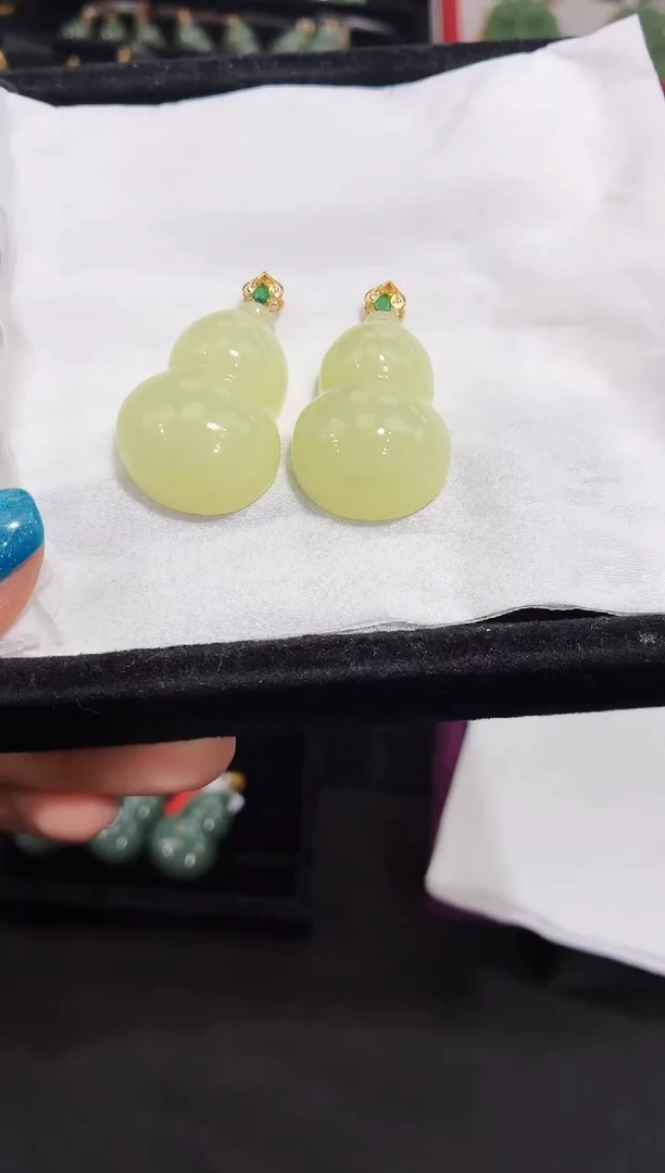 吊坠(赠链)18K金镶嵌和田玉多样性发一