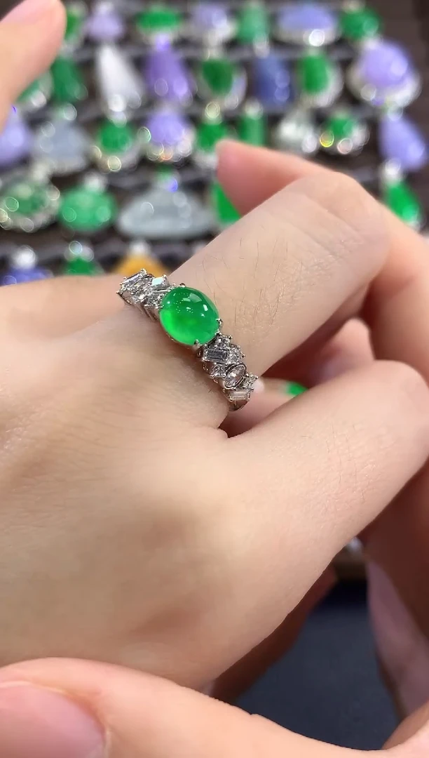 18K金镶嵌戒指翡翠v10