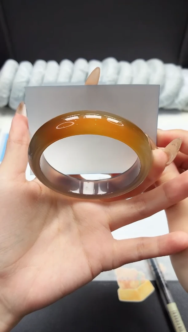 未镶嵌手镯石英质玉150/香槟60