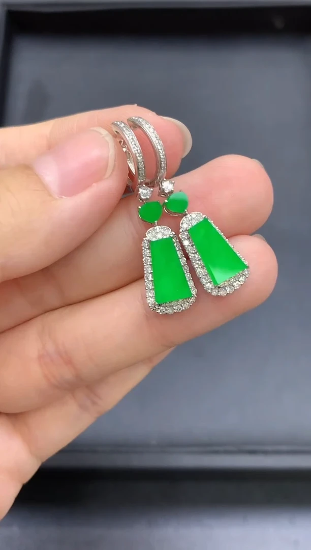 18K金镶嵌翡翠耳饰700-中国好珍宝