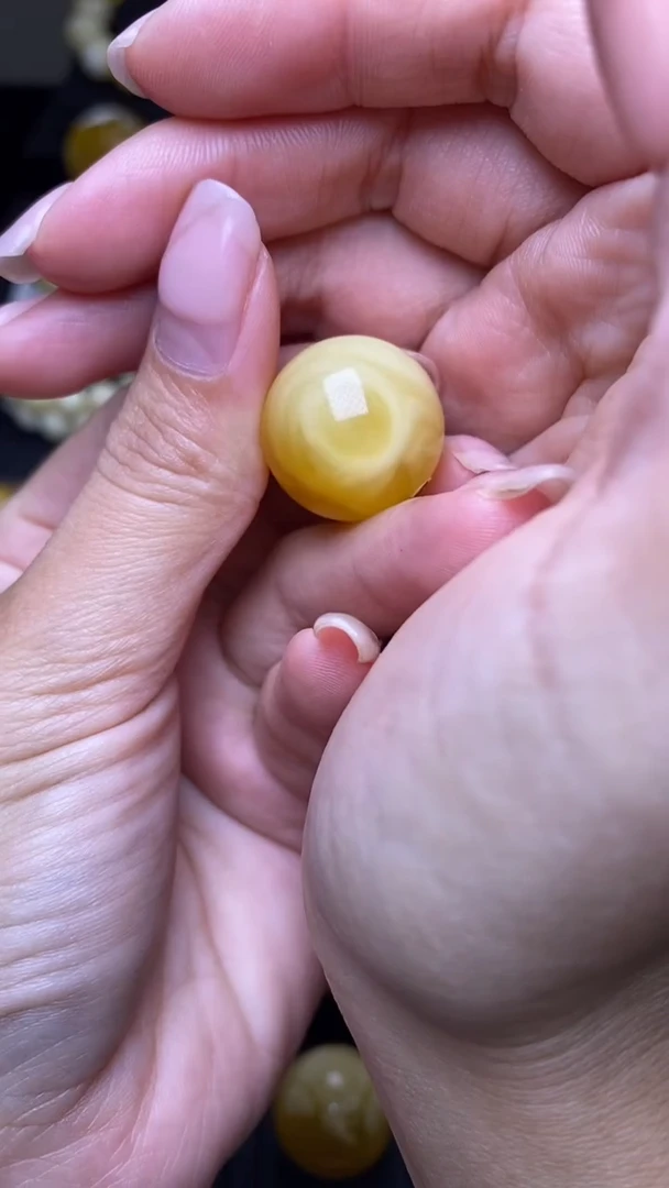 未镶嵌琥珀裸石葵. 41