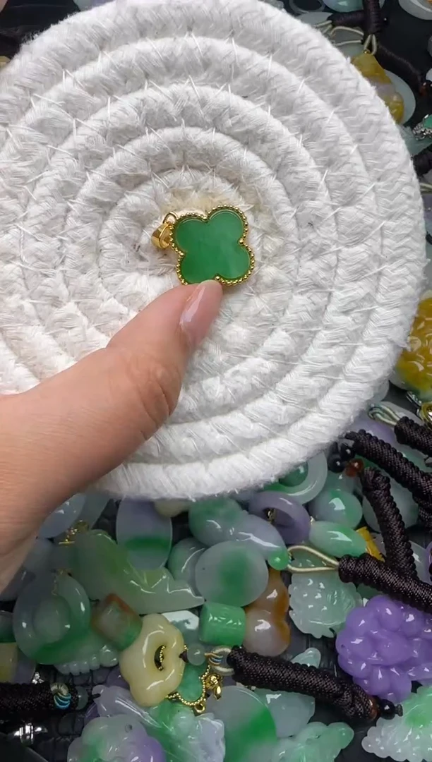 颈饰未镶嵌翡翠缅甸翡翠吊坠