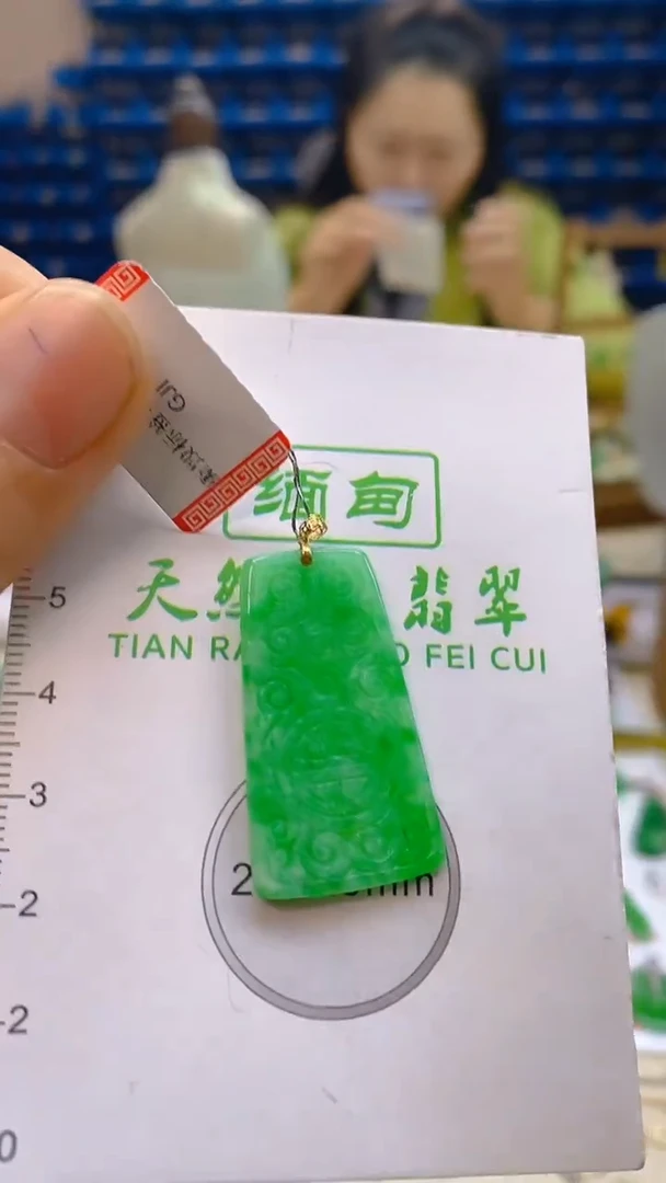 颈饰18K金镶嵌翡翠新号开播 全场乱卖