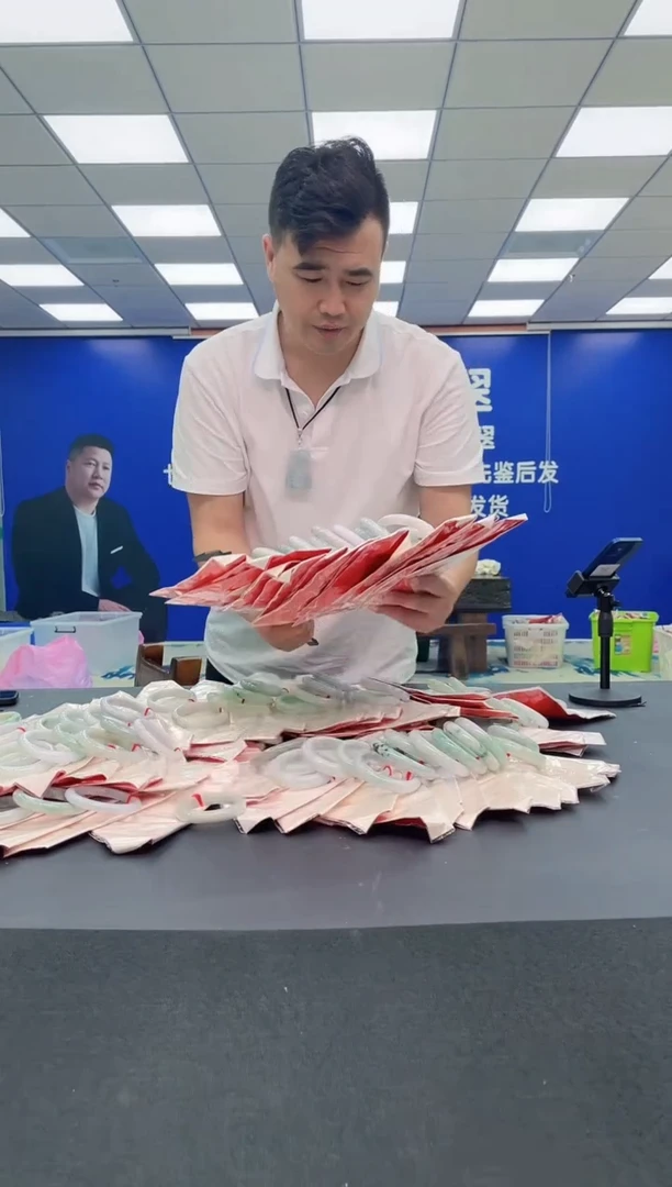 未镶嵌手镯翡翠小*辰AAAAAAAAAAAAAAAAAAAAAAAAAAAAAA