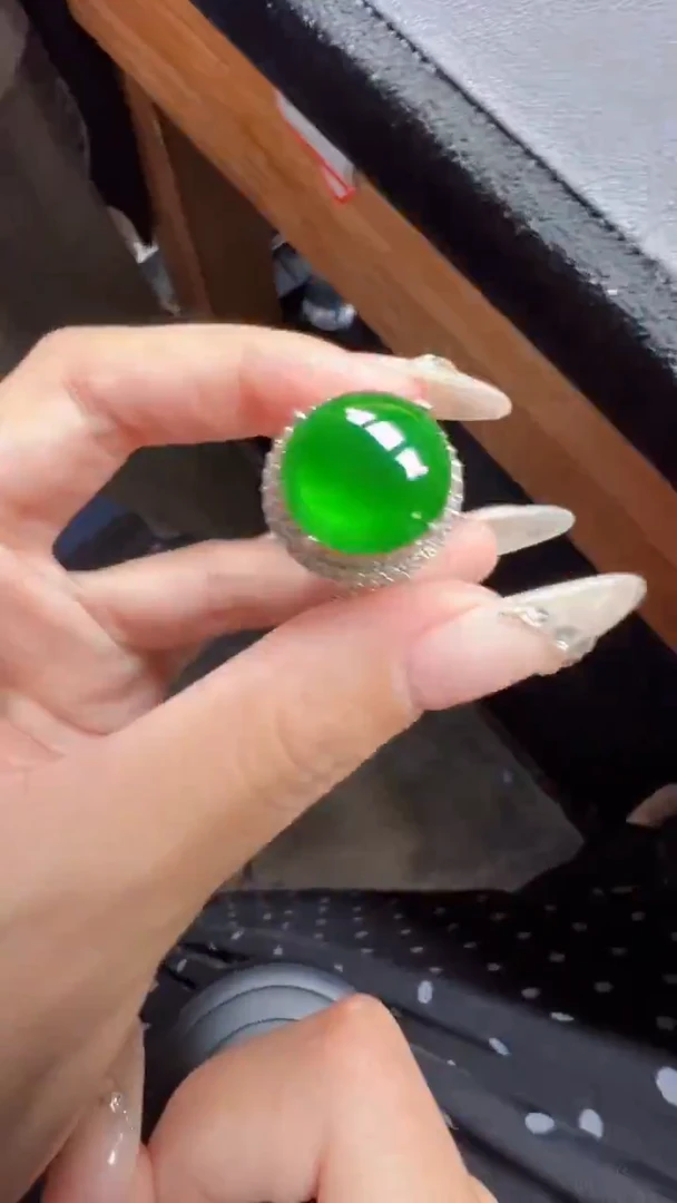 未镶嵌定制翡翠翡翠A货有轻微色差属于正常现象，蛋面多样性发货1
