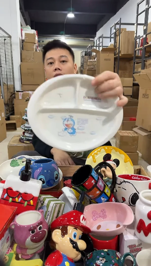 瓷片叮当猫分餐盘