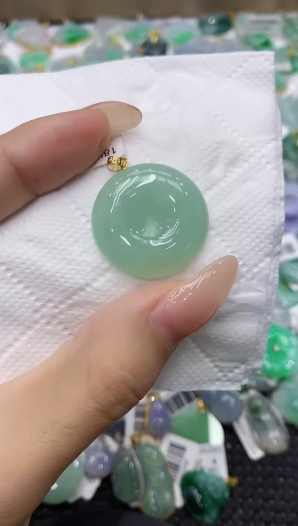 颈饰18K金镶嵌翡翠111111111111