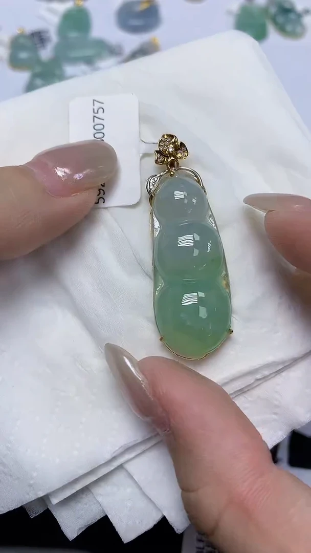 翡翠18K金镶嵌颈饰天然缅甸翡翠A货