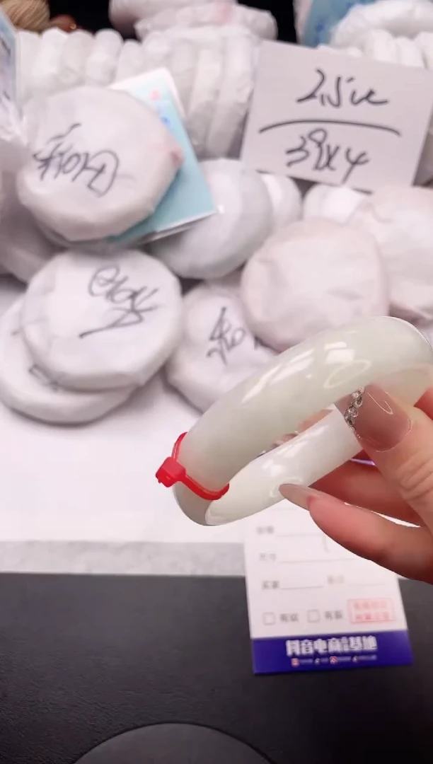 【闪购商品】和田玉手镯未镶嵌7K159-56