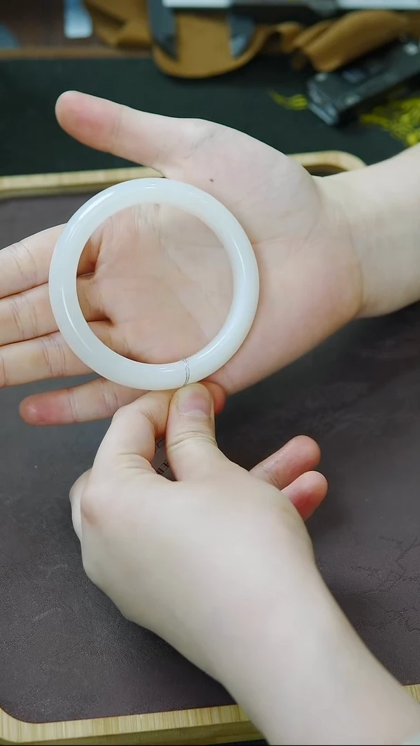 未镶嵌手镯和田玉53-54圈口正装宽版白玉一级白