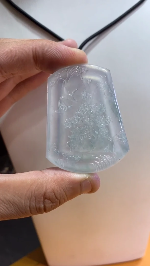 吊坠(不含链)未镶嵌翡翠山水24500   55.5  43.2  6.2