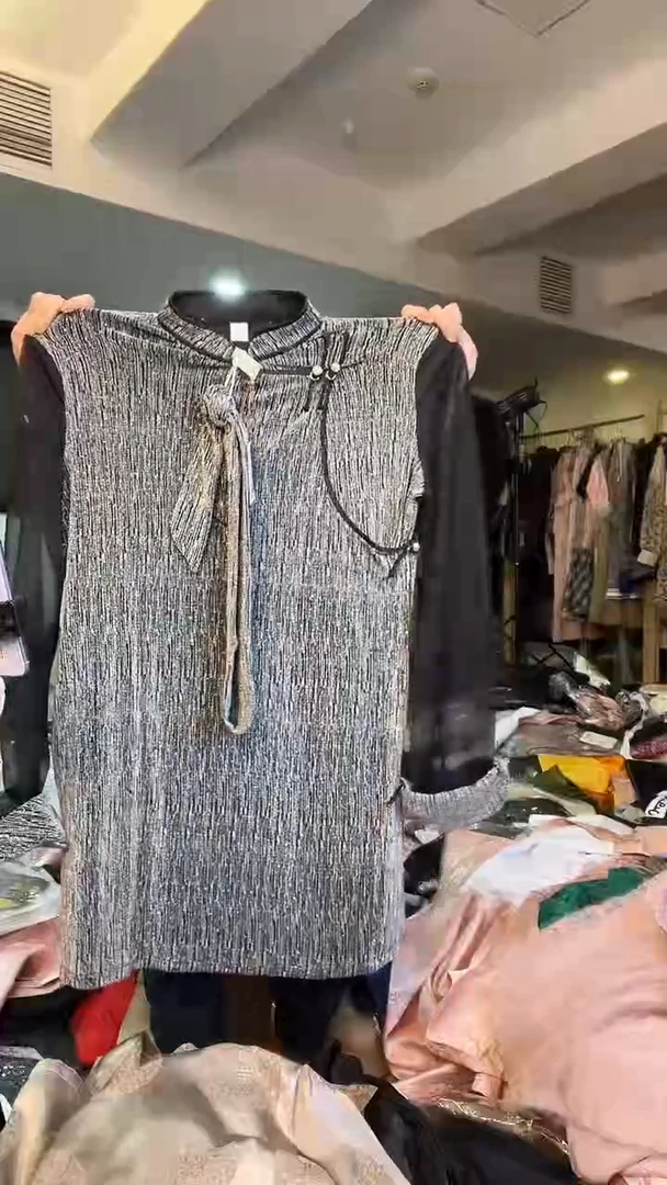 袍子       L码        11-135斤（福利）