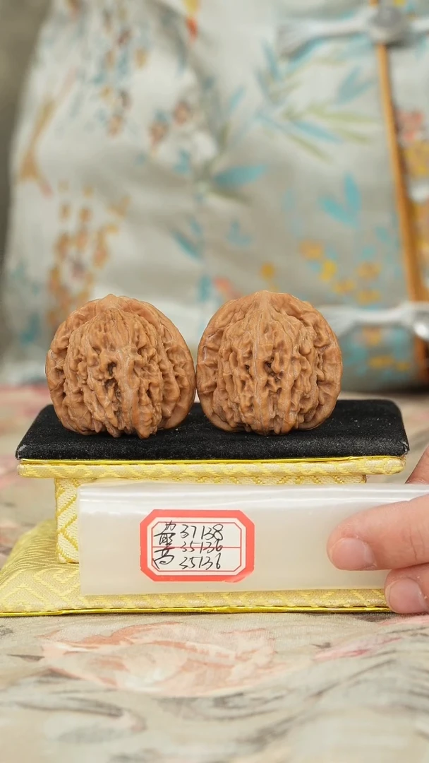 【闪购商品】文玩核桃把件一代楼