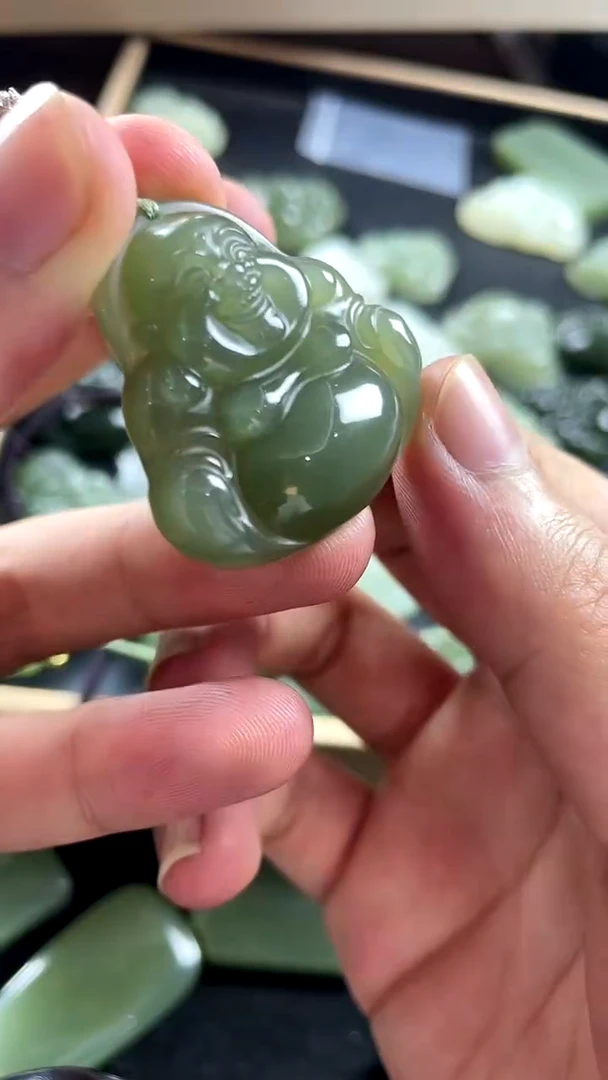 颈饰未镶嵌和田玉佛公