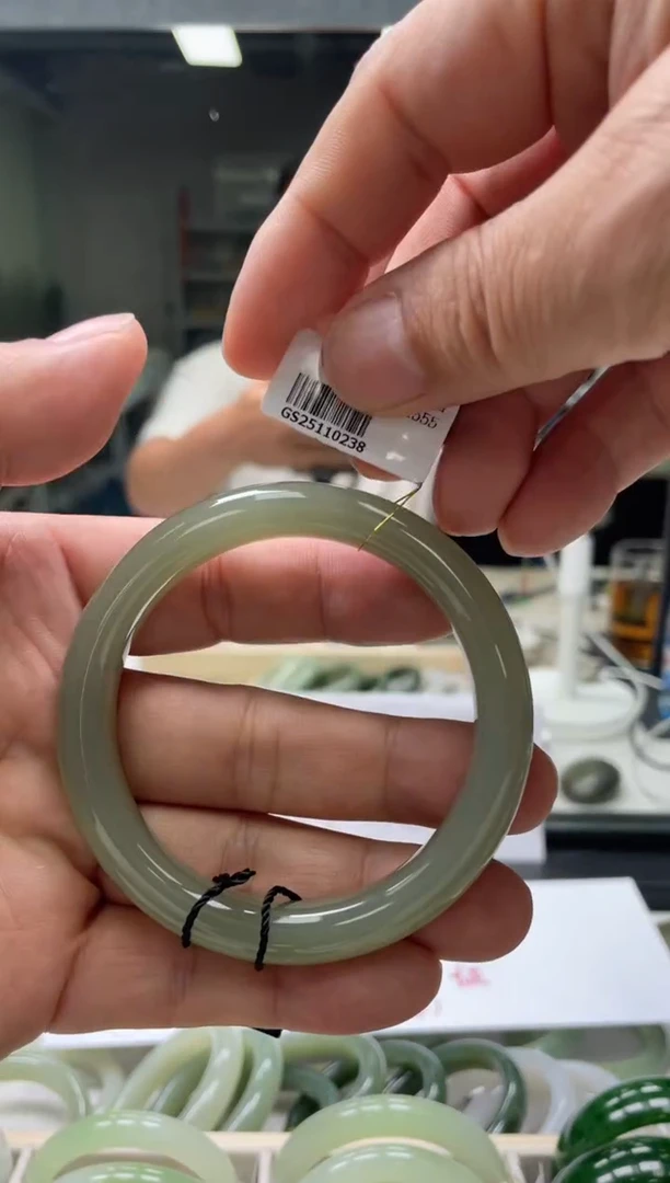 【闪购商品】和田玉手镯未镶嵌编码 0238圈口59-60