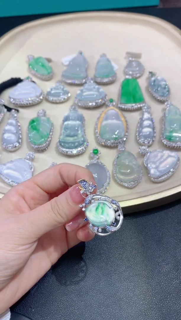 吊坠(不含链)18K金镶嵌翡翠吊坠A567|13800