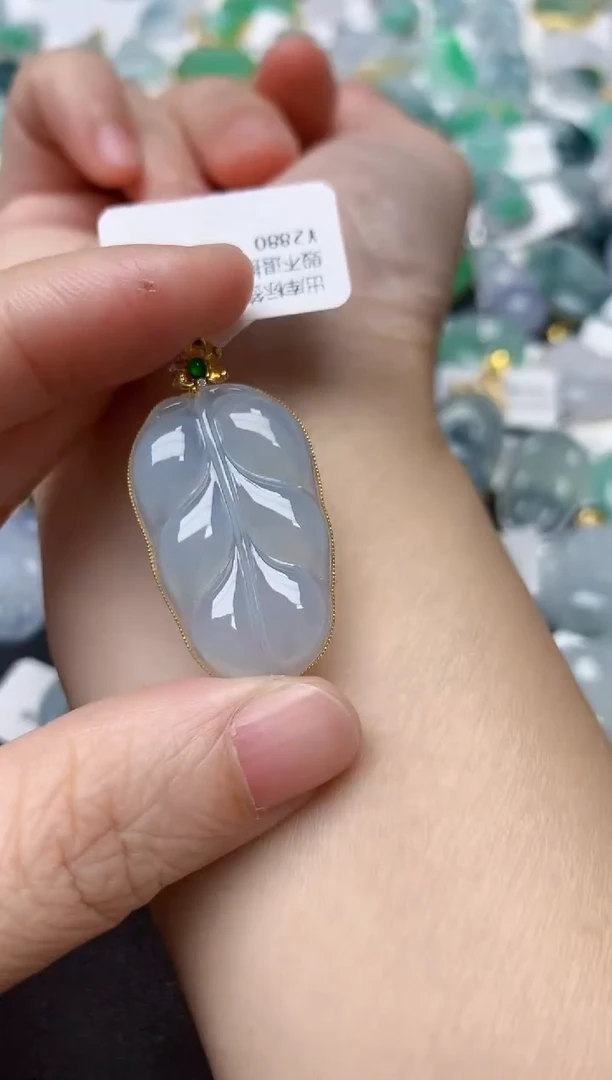 颈饰18K金镶嵌翡翠天然缅甸A货翡翠