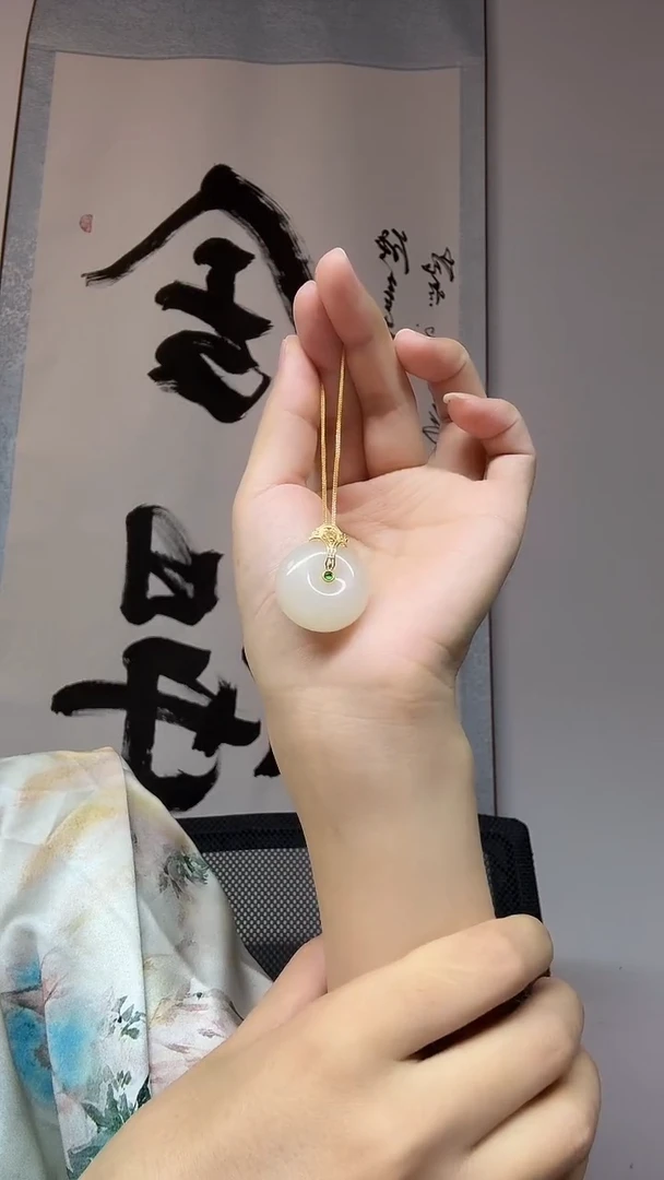 和田玉18K金镶嵌吊坠(不含链)平安扣大小约卡24厚约卡12