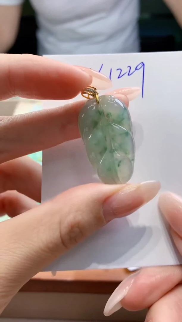 翡翠未镶嵌颈饰天然A货翡翠挂件