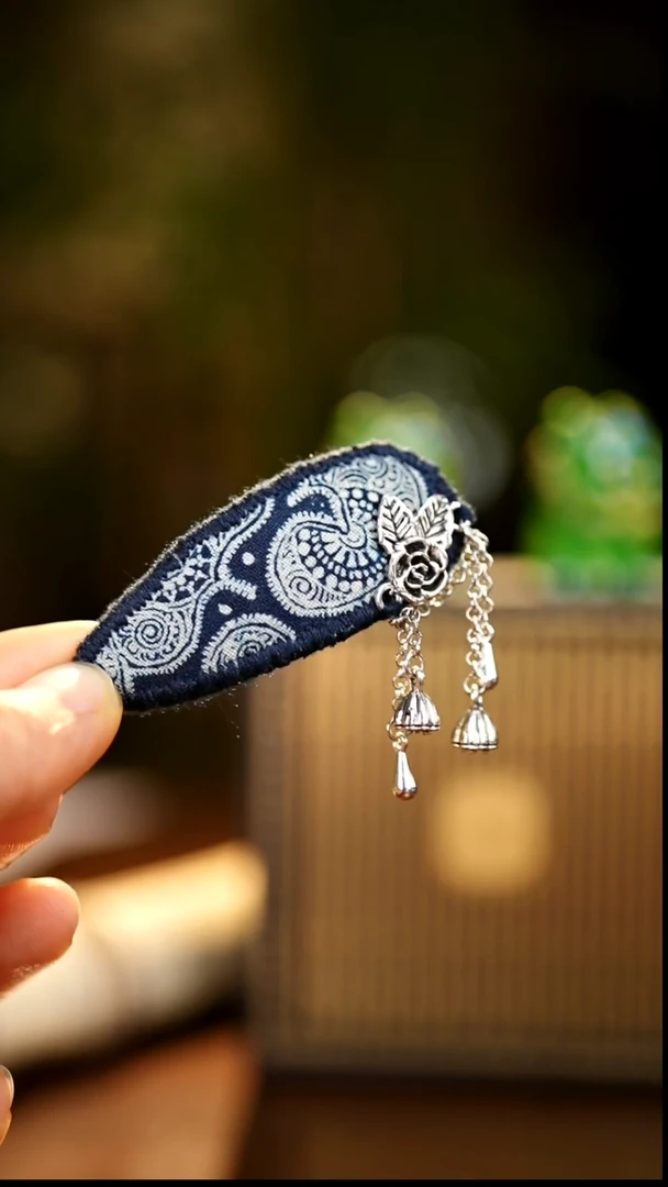 刺绣私人定制苗族手工D477