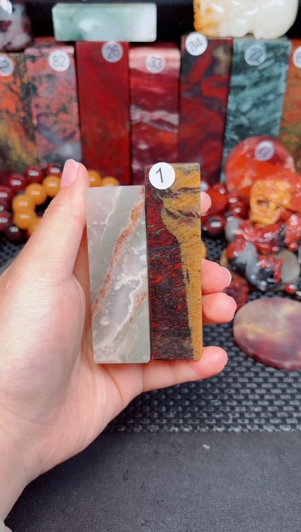 玉桂林鸡血玉印章2颗