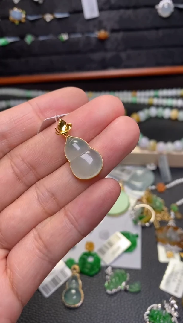 翡翠18K金镶嵌颈饰净货34956