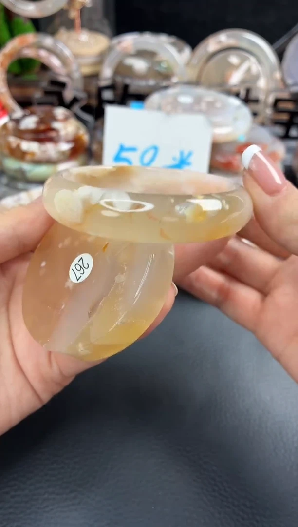 未镶嵌手镯（圆镯）石英质玉57