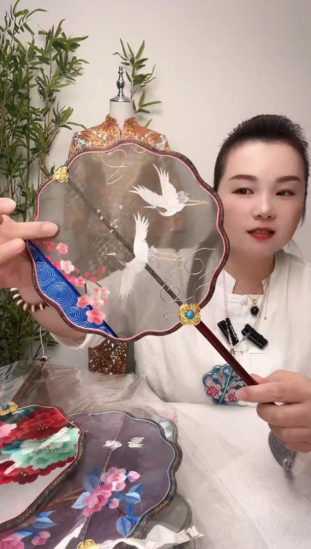 刺绣双面团扇绣花