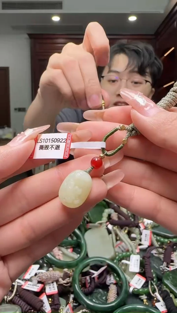颈饰未镶嵌和田玉多样性发一