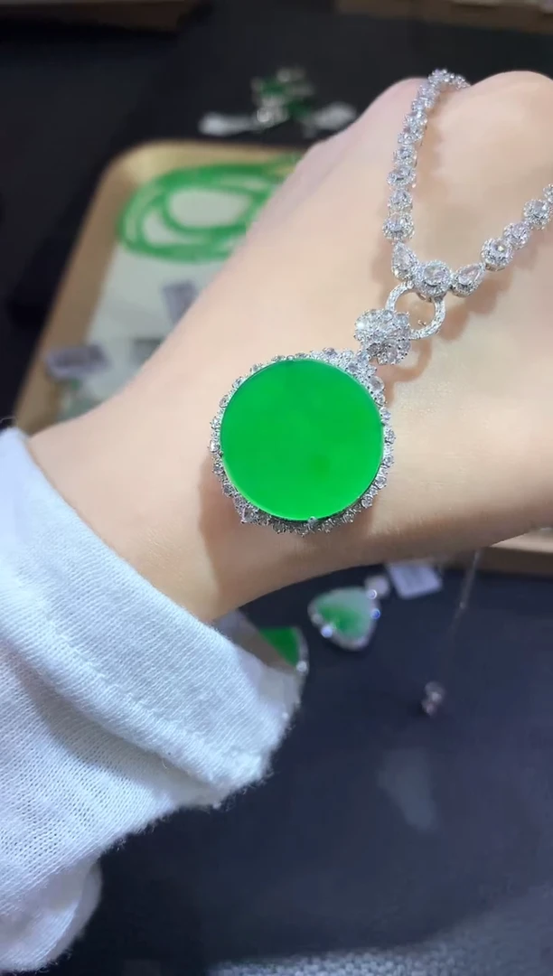 翡翠18K金镶嵌吊坠(不含链)158-圆牌(不含链和扣