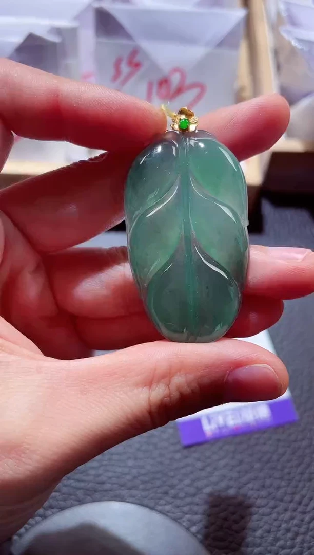 颈饰18K金镶嵌翡翠00003760