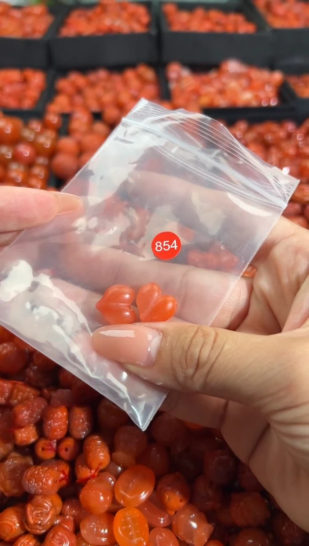 南红玛瑙未镶嵌颈饰1