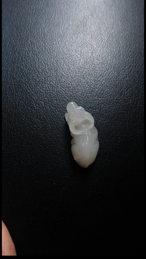 颈饰未镶嵌和田玉牛