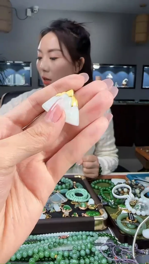 吊坠(不含链)18K金镶嵌和田玉1