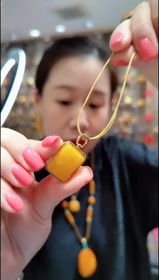 蜜蜡银S925镀金镶嵌珠宝奇石﹣F499蜜蜡吊坠赠项圈
