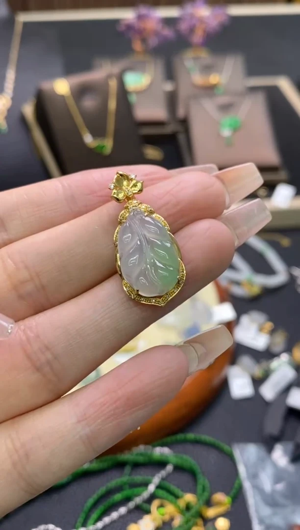 【闪购商品】翡翠颈饰18K金镶嵌净货16037