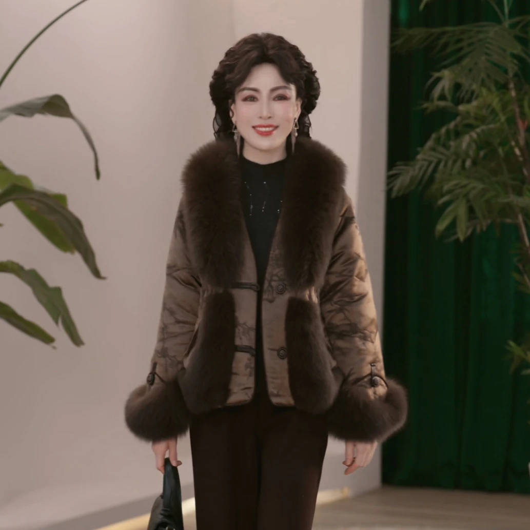 2025新款妈妈装气质冬装90白鹅绒羽绒服年货中年女装保暖冬季外套