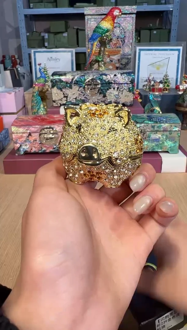 【闪购商品】杯239金色满钻猪