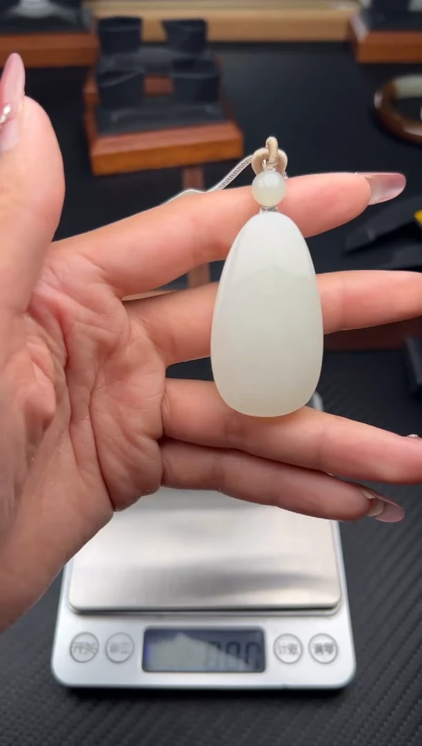 吊坠(赠链)未镶嵌和田玉黑山微色差J