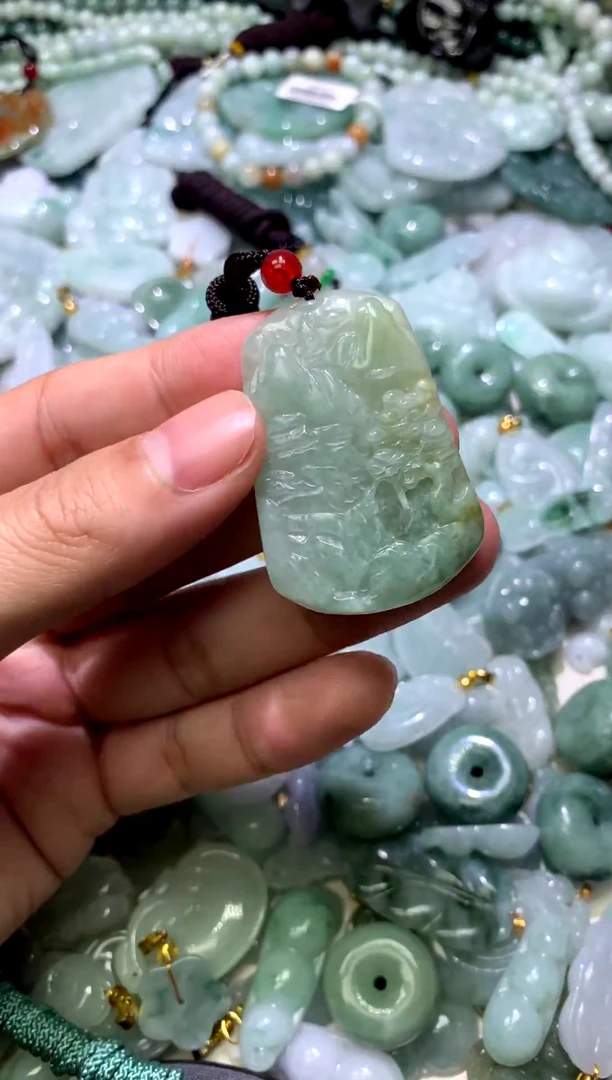 颈饰未镶嵌翡翠1